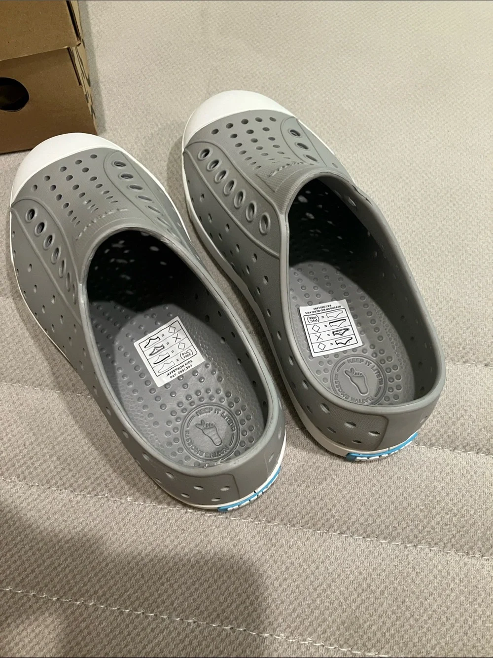 NEW IN BOX Native Jefferson Slip-On Sneakers in Light Gray and White